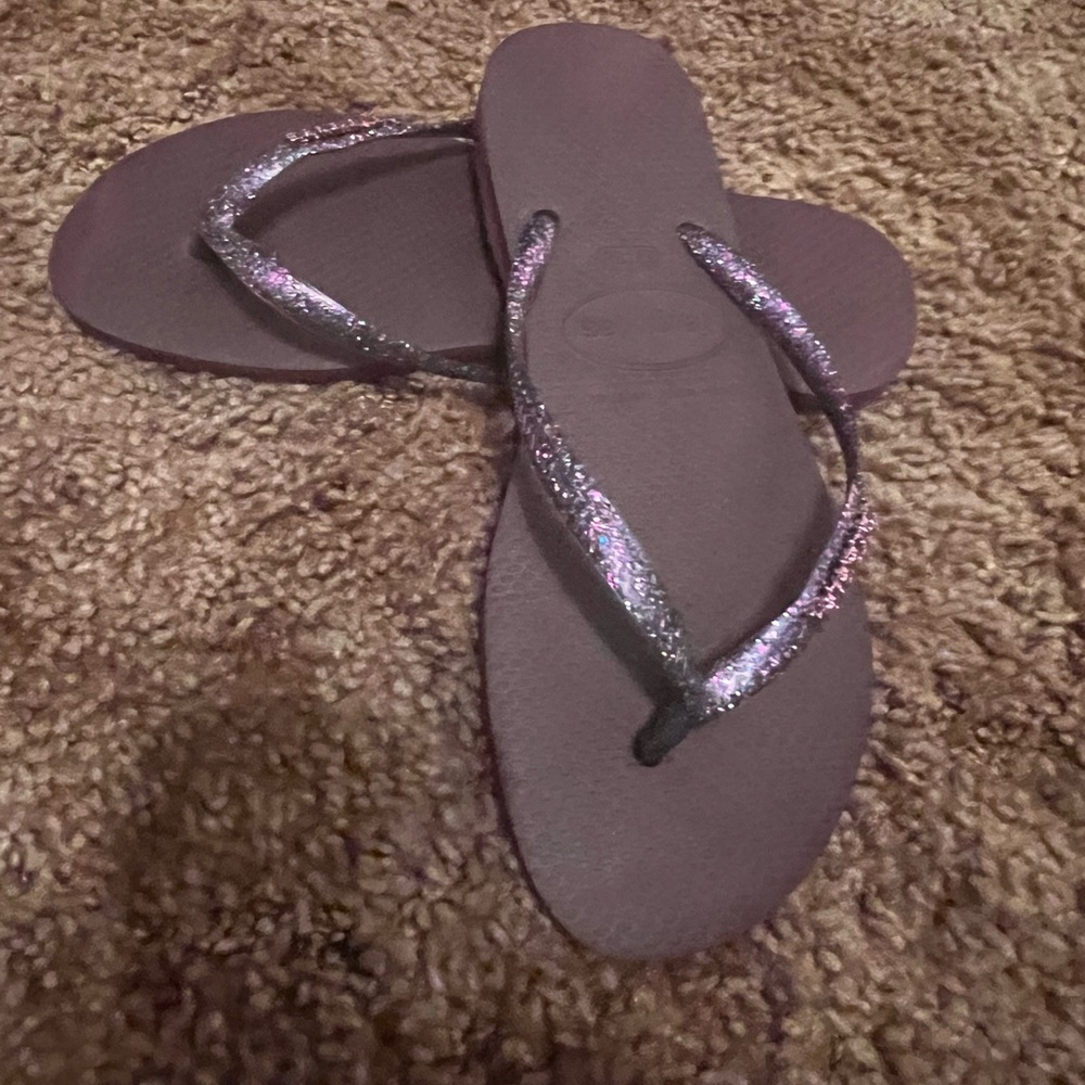 ❗️SOLD❗️NWOT Havaianas Aubergine & Silver Metallic Slim Women’s Flip-Flop